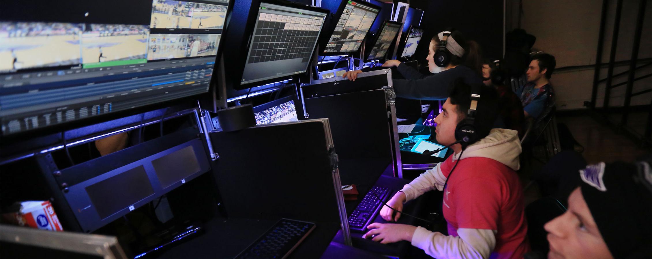 Students work with several monitors to broadcast a basketball game at 足彩平台.