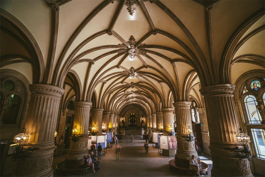 The interior of a German building with pillars and curved architecture.